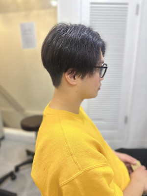 20代30代40代◎黒髪ストレート刈り上げセンターパート