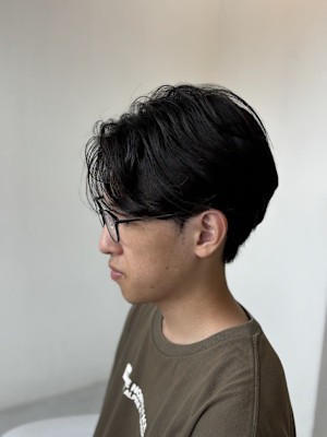 今流行りのフェザーパーマでトレンド感を