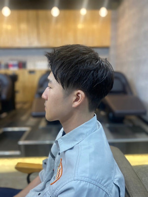 MEN’SHAIRアップバング刈り上げスタイル