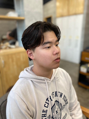 20代30代40代◎メンズ刈り上げツーブロックスーツスタイル