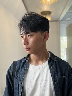 20代30代40代流行ツーブロック刈り上げ黒髪メンズ