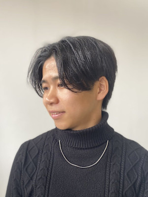 20代30代40代流行ツーブロックスーツ黒髪メンズニュアンス