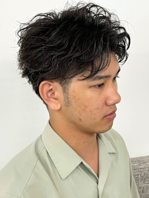 ニュアンスパーマ ツーブロック ビジネス 眉毛カット 20代