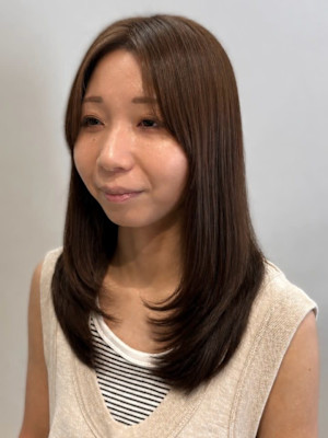 レイヤーカット 顔周りカット ナチュラルブラウン 20代