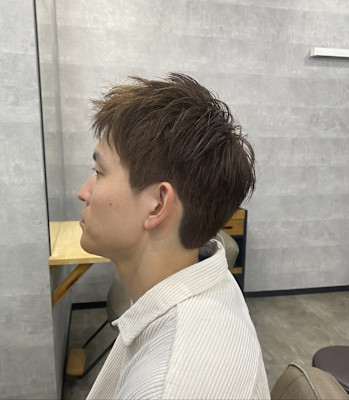 20代30代40代流行ツーブロックスーツ黒髪メンズフェザーパ