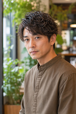 伸ばしかけメンズに秋の大人パーマ
