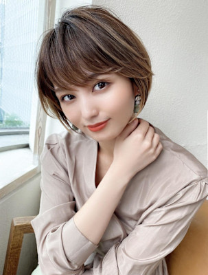 自然な動きと抜け感でつくるシルエット