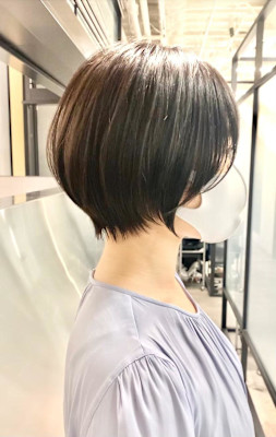 ショートボブ丸みショート白髪ぼかし元重
