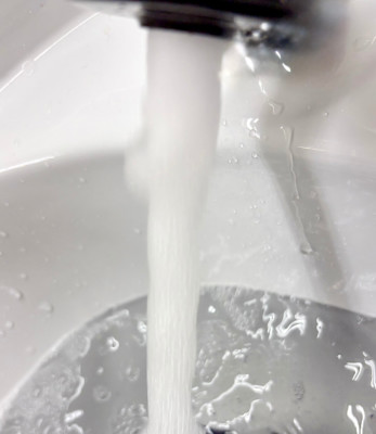 An Livianではシャンプー時に水道水は使用しません