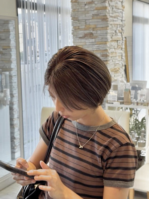 20代30代透明感ハイライトショート
