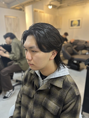 20代30代40代流行ツーブロックスーツ黒髪メンズニュアンス