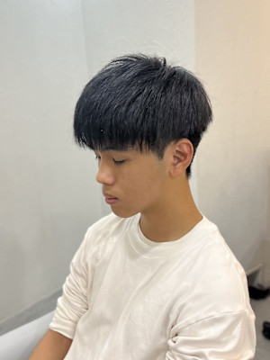 20代30代40代流行ツーブロック刈り上げスーツ黒髪