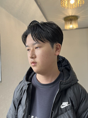 流行ツーブロック刈り上げスーツ黒髪ベリーショート短髪