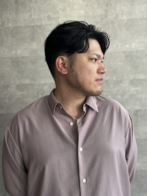 20代30代40代流行ツーブロック刈り上げ黒髪メンズ