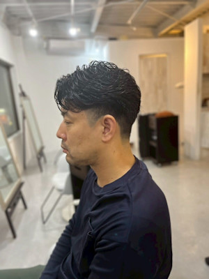 20代30代40代◎刈り上げセンターパートのサーフカール