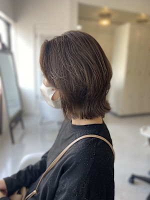 オリーブグレージュ前下がり外ハネボブクラゲヘアマッシュウルフ