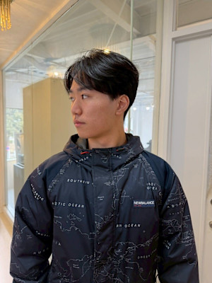 センターパートメンズラウンドマッシュフェザーショート