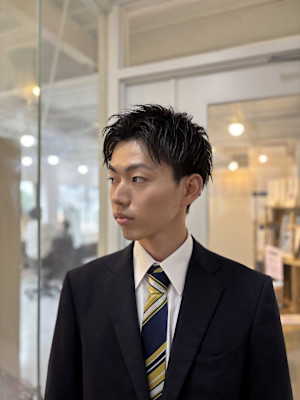センターパートフェードカットツーブロックセンター分け