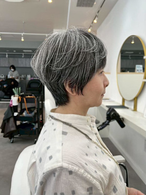 ショートボブ丸みショート白髪ぼかし