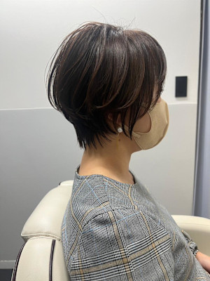 大人可愛い40代50代60代くびれショートボブ白髪ぼかし大鷲