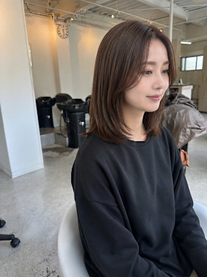 レイヤーカットハッシュカットグレージュミディアム/東伏見