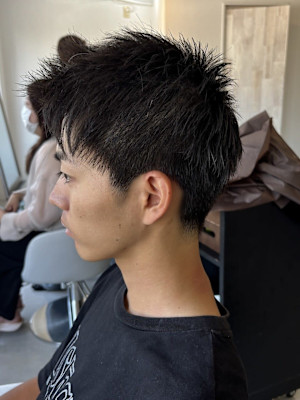 夏を快適に過ごす爽やかグラデーションメンズショート
