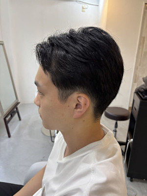 顔周りストレートで自然にまとまるショートヘアの提案