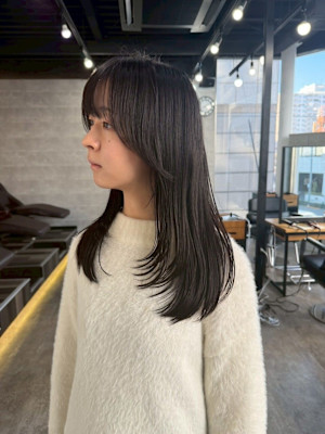 ミルクティーグレージュセミロングレイヤーカット天使の羽バング