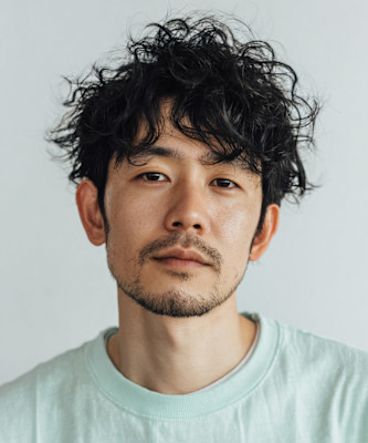 アンニュイな魅力漂う無造作カールミディ