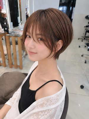 ハイライト、白髪染め無しで白髪ぼかしくびれショート