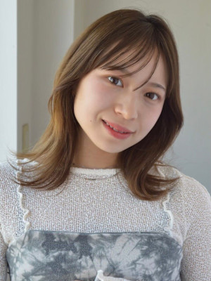 エアリー外ハネ似合わせミディスタイル