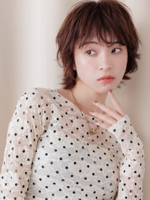 ミルクブラウンブリーチなしクラゲヘアハッシュウルフ30代