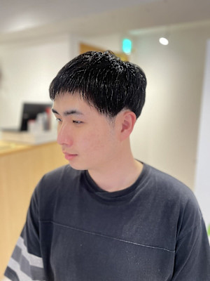 マッシュ短髪ツーブロックセンター分けアップバング短髪メンズ