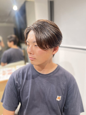アップバングセンターパートマッシュニュアンスパーマ短髪
