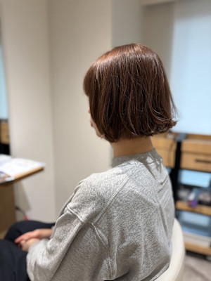 40代50代外ハネボブショートボブミルクティーベージュ/四条