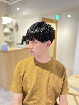 マッシュツーブロックニュアンスパーマセンターパート短髪
