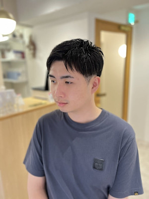 メンズマッシュツーブロックセンターパートフェードカット