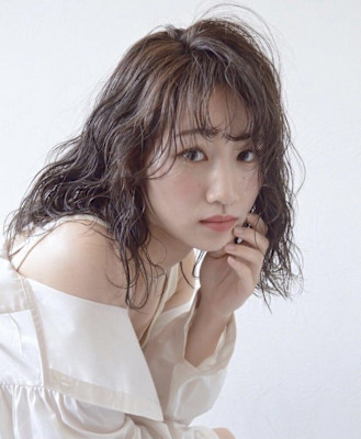 大人可愛い◎20代30代40代前髪パーマグレーベージュ
