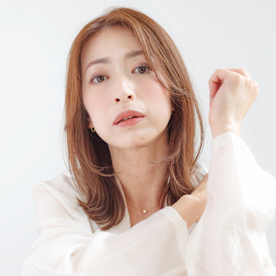 艶ブラウンの大人レイヤーミディ