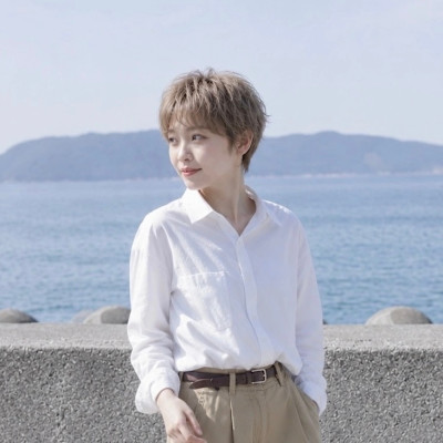 大人ショート｜ライトベージュ×束感ショート