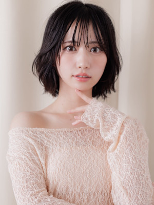 黒髪シースルーバングハッシュカットひし形レイヤーボブ20代