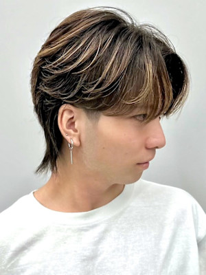 センターパート ハイライト ベージュ メンズパーマ マッシュ