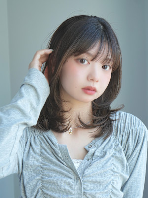 ミディアムレイヤー・ボブ/絶壁解消/20号代/３０代/長め 