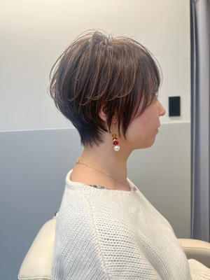 大人可愛い40代50代60代くびれショートボブ白髪ぼかし大鷲