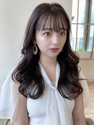 レイヤーの動きが際立つシルエット