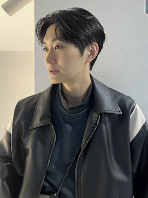 韓国風センターパート×ダウンパーマ