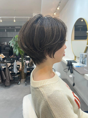 段差のあるショートボブで大人可愛く！元重