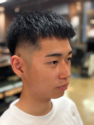 サイドパートローフェードミドルフェード無造作ヘアナードヘアツ