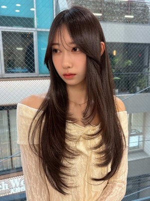 大人ストレートロング×流し前髪