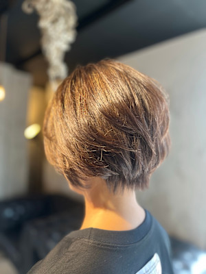 【丸みがきれいな大人ショートボブ】